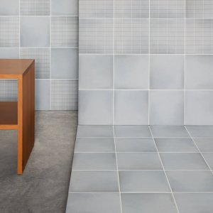 Detail des engmaschigen Dekors Aurore Charcoal Grid S