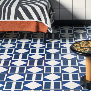 Fliese im Muster Black Terracotta, Mattonelle Margherita von Mutina, 20,5 x 20,5 cm