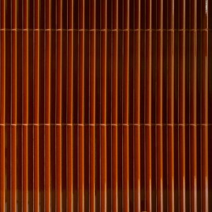 Licht und Schatten auf dem Rippenrelief der Rombini-Wand
