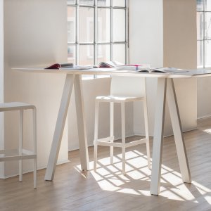 Staffelei-Bein aus Stahlrohr 80×40 mm am Pedrali Arki-Table