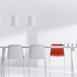 Arki-Table ARKW mit Beinen aus eichenfurniertem Massivholz