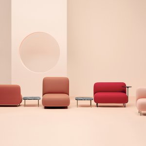 Die Familie Buddy von Pedrali: Poufs, Inseln, Sofas und Buddyhub