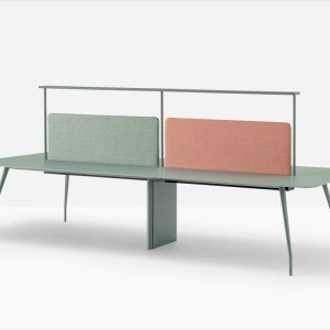 Ergonomischer Schreibtisch Rizz von Pedrali mit weißer Schichtstoffplatte und Aluminiumbeinen