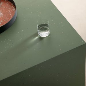 Primavera Oberfläche von Mutina mit eingepressten Keramiksplittern