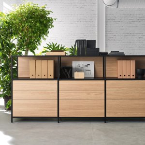 LED-Leuchte über einem Pigreco Social Table