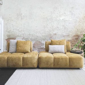 Qubik in Leder, Sofa mit 294 cm in einer Firmenlounge