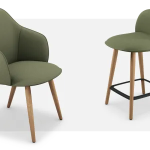 Gepolsterte se:café soft chair auf verchromtem Kufengestell
