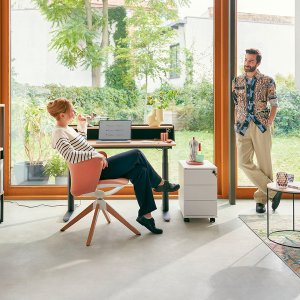 Zweifarbiger se:flair mit weinroter Membran und grauem Stoffsitz
