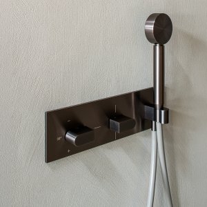 Thermostatische Sixty Wannen- und Duschgruppe aus Edelstahl