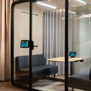 Framery Four als Konferenzraum im offenen Büro