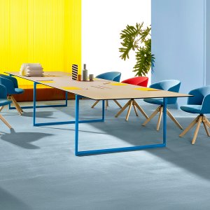 Konferenztisch Toa von Pedrali auf Brückenbeinen aus Aluminiumdruckguss