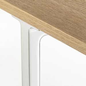 Toa Schreibtisch 240×90 mit seitlichem Kabelschlitz
