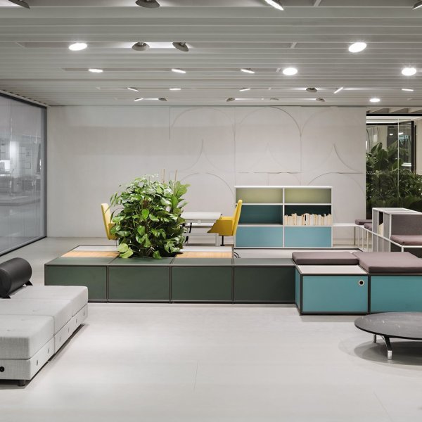 Büro mit einem Tecno System, Design und Technik seit 1953