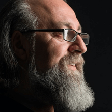 Enrico Azzimonti: Innovatives italienisches Design mit Schönheit und Effizienz
