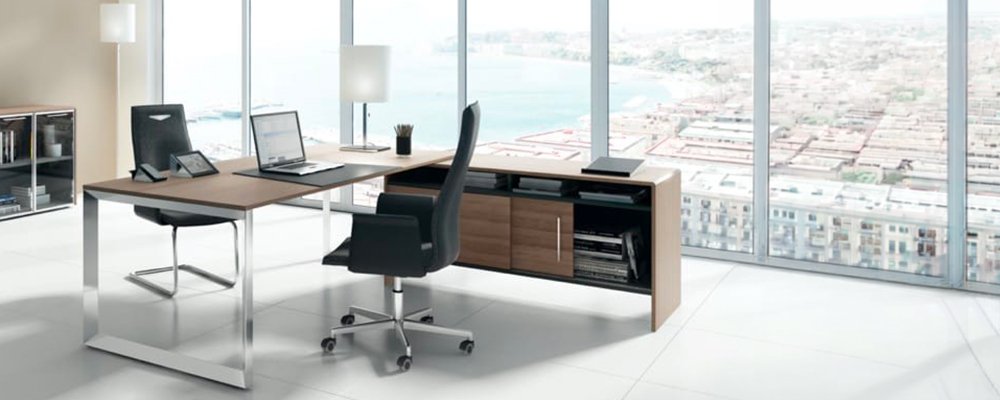Schreibtisch mit Anbautisch und Sideboard