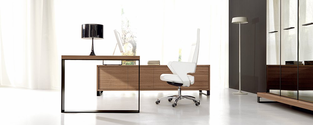 Schreibtisch mit Anbautisch und Sideboard