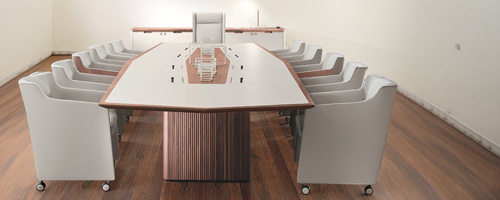Nur Konferenztisch